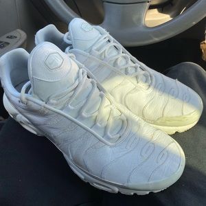 Nike air max’s plus white